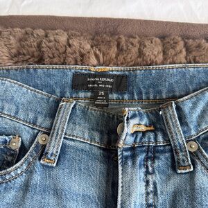 Banana Republic Light Blue Mid-Rise Barrel Jeans